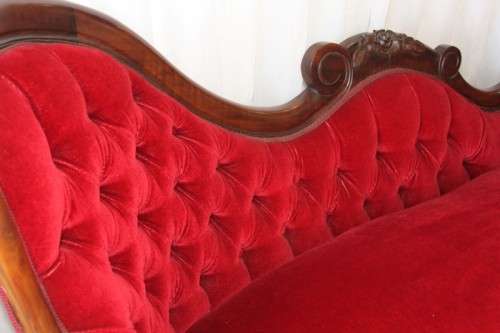 A SPECTACULAR ANTIQUE CARVED WALNUT "BAROQUE" CHAISE LONGUE IN MAGNIFICENT CONDITION! WOW!