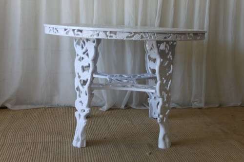 A TOP QUALITY ROUND CAST ALUMINIUM ALL WEATHER OUTDOOR PATIO TABLE. SUPERB QUALITY!!!