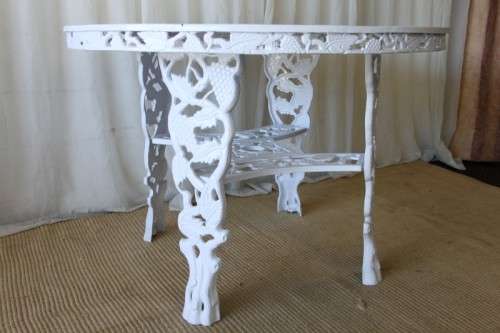 A TOP QUALITY ROUND CAST ALUMINIUM ALL WEATHER OUTDOOR PATIO TABLE. SUPERB QUALITY!!!