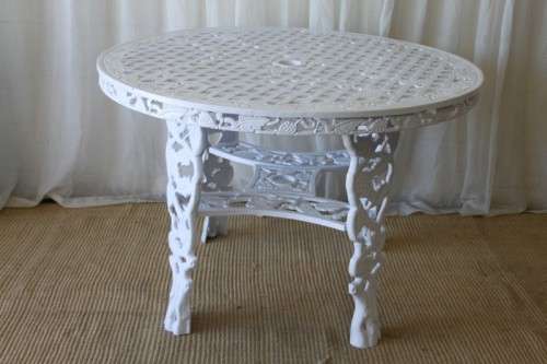 A TOP QUALITY ROUND CAST ALUMINIUM ALL WEATHER OUTDOOR PATIO TABLE. SUPERB QUALITY!!!