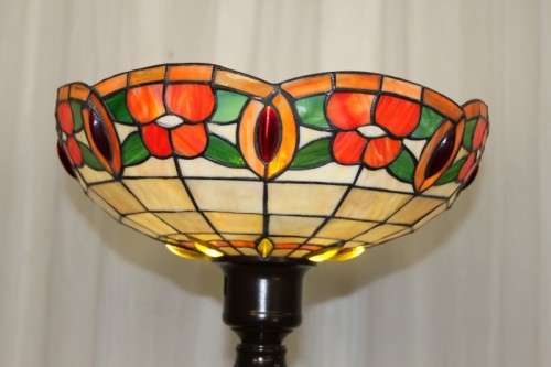 A SUPERBLY DETAILED 1.8m TALL ANTIQUE ART NOUVEAU CAST IRON FLOOR LAMP WITH A STAINED GLASS SHADE