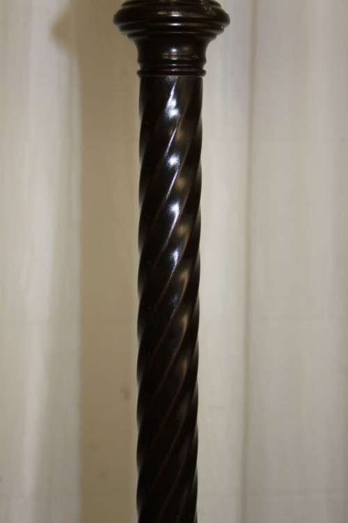 A SUPERBLY DETAILED 1.8m TALL ANTIQUE ART NOUVEAU CAST IRON FLOOR LAMP WITH A STAINED GLASS SHADE
