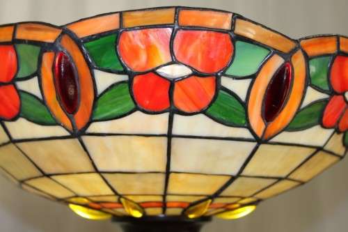 A SUPERBLY DETAILED 1.8m TALL ANTIQUE ART NOUVEAU CAST IRON FLOOR LAMP WITH A STAINED GLASS SHADE