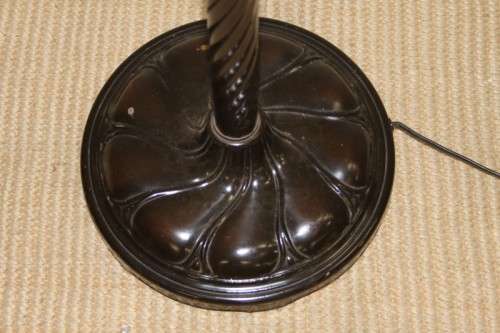 A SUPERBLY DETAILED 1.8m TALL ANTIQUE ART NOUVEAU CAST IRON FLOOR LAMP WITH A STAINED GLASS SHADE