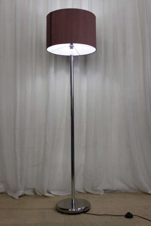 A BEAUTIFUL 1.7m TALL "MODERN" CHROMED FLOOR LAMP WITH A STUNNING LARGE LAMP SHADE