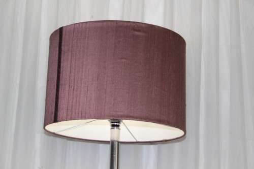 A BEAUTIFUL 1.7m TALL "MODERN" CHROMED FLOOR LAMP WITH A STUNNING LARGE LAMP SHADE