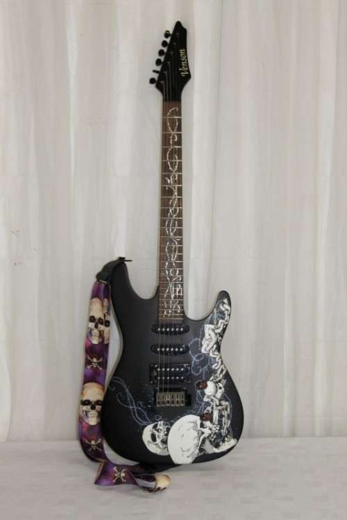 A SUPERB VENSON "CUSTOM" ELECTRIC GUITAR IN AWESOME CONDITION - JUST SERVICED AND NEW STRINGS
