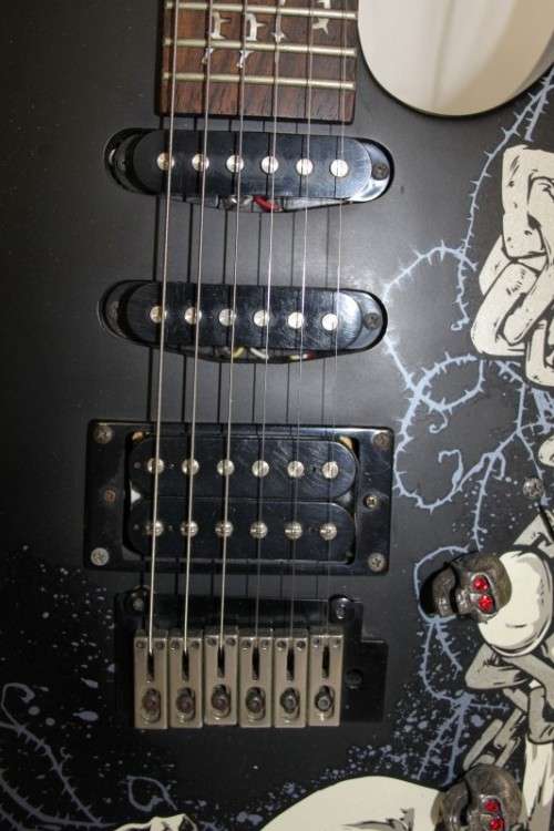 A SUPERB VENSON "CUSTOM" ELECTRIC GUITAR IN AWESOME CONDITION - JUST SERVICED AND NEW STRINGS