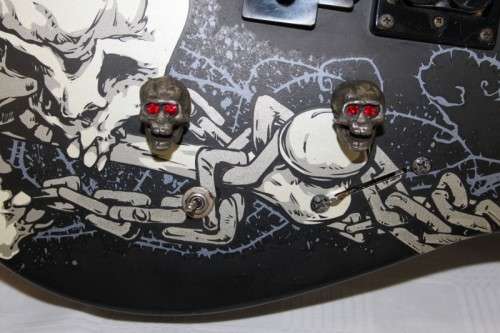 A SUPERB VENSON "CUSTOM" ELECTRIC GUITAR IN AWESOME CONDITION - JUST SERVICED AND NEW STRINGS