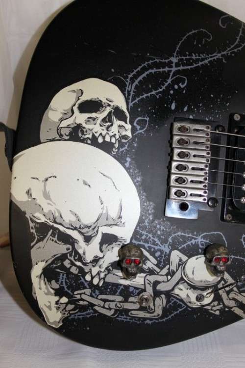 A SUPERB VENSON "CUSTOM" ELECTRIC GUITAR IN AWESOME CONDITION - JUST SERVICED AND NEW STRINGS