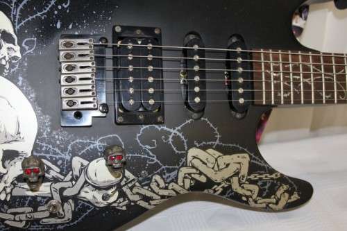 A SUPERB VENSON "CUSTOM" ELECTRIC GUITAR IN AWESOME CONDITION - JUST SERVICED AND NEW STRINGS