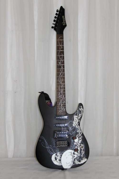 A SUPERB VENSON "CUSTOM" ELECTRIC GUITAR IN AWESOME CONDITION - JUST SERVICED AND NEW STRINGS
