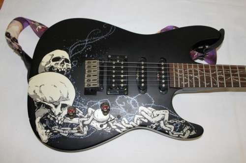 A SUPERB VENSON "CUSTOM" ELECTRIC GUITAR IN AWESOME CONDITION - JUST SERVICED AND NEW STRINGS