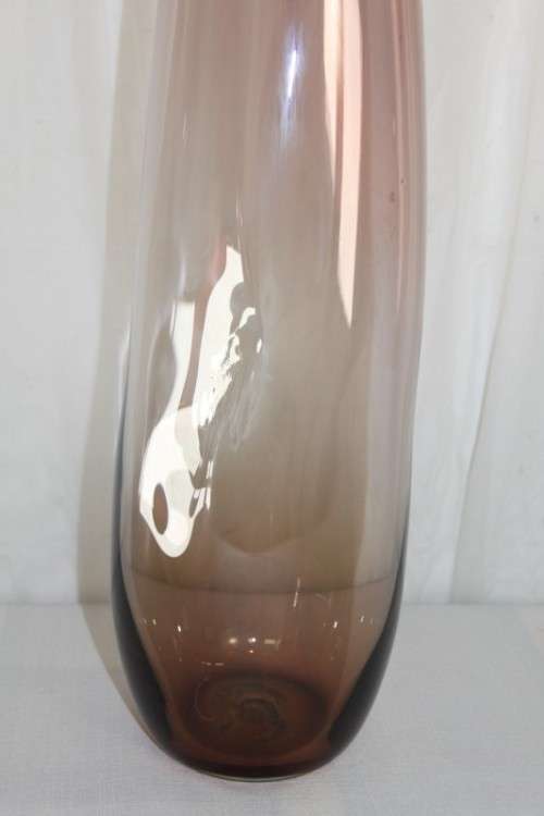 A SPECTACULAR TALL SIGNED HAND-BLOWN GLASS "CONTEMPORARY ART GLASS" VASE