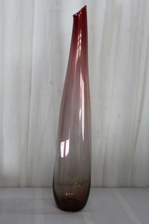 A SPECTACULAR TALL SIGNED HAND-BLOWN GLASS "CONTEMPORARY ART GLASS" VASE