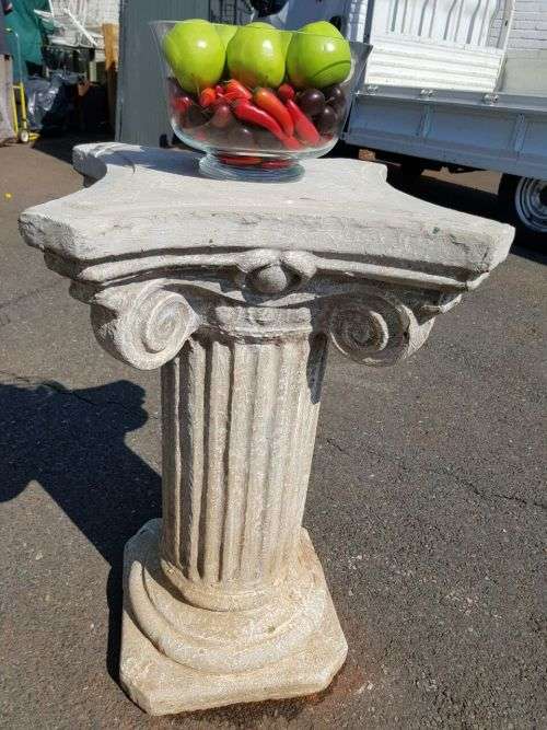 AN AWESOME SOLID CONCRETE PLINTH PEDESTAL COLUMN - IDEAL AS A PLANTER STAND OR GARDEN FEATURE