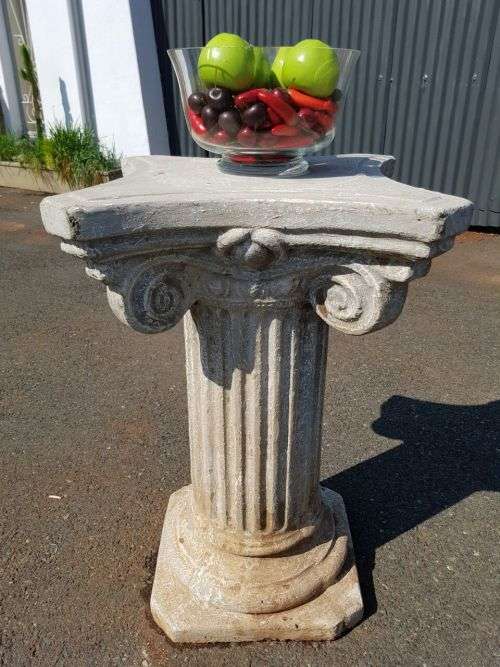 AN AWESOME SOLID CONCRETE PLINTH PEDESTAL COLUMN - IDEAL AS A PLANTER STAND OR GARDEN FEATURE