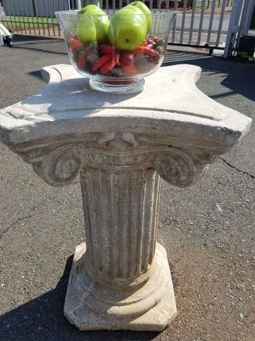 AN AWESOME SOLID CONCRETE PLINTH PEDESTAL COLUMN - IDEAL AS A PLANTER STAND OR GARDEN FEATURE
