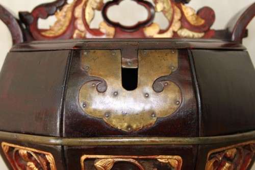 A RARE ANTIQUE 19th CENTURY CHINESE CARVED WOODEN TEA CHEST BUCKET CADDIE