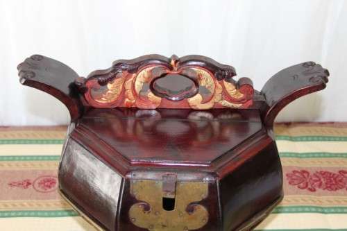 A RARE ANTIQUE 19th CENTURY CHINESE CARVED WOODEN TEA CHEST BUCKET CADDIE