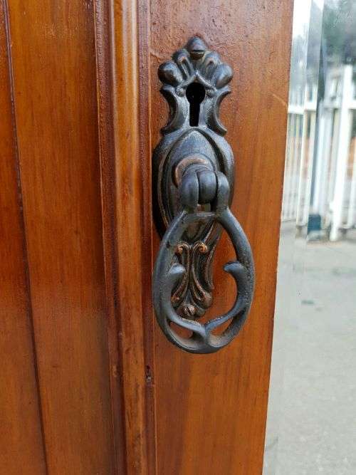 AN AWESOME ANTIQUE DOUBLE-DOOR GENTLEMAN'S (JONGMANS KAS) WARDROBE WITH BEVELLED MIRRORS & A DRAWER