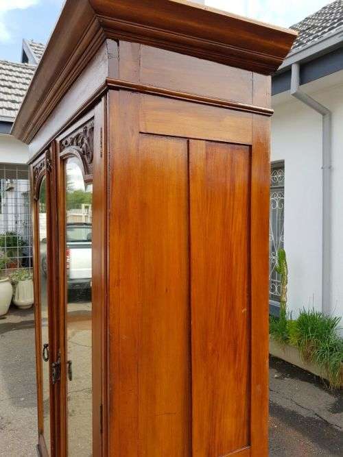AN AWESOME ANTIQUE DOUBLE-DOOR GENTLEMAN'S (JONGMANS KAS) WARDROBE WITH BEVELLED MIRRORS & A DRAWER