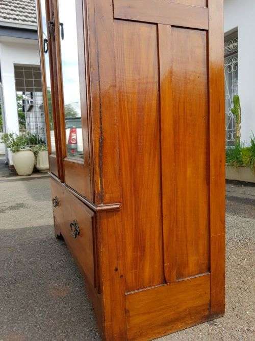 AN AWESOME ANTIQUE DOUBLE-DOOR GENTLEMAN'S (JONGMANS KAS) WARDROBE WITH BEVELLED MIRRORS & A DRAWER