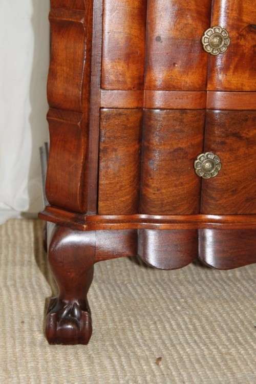 A STUNNING ANTIQUE 4-DRAWER SOLID IMBUIA BALL AND CLAW CHEST OF DRAWERS IN AWESOME CONDITION