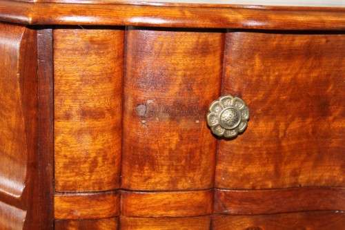 A STUNNING ANTIQUE 4-DRAWER SOLID IMBUIA BALL AND CLAW CHEST OF DRAWERS IN AWESOME CONDITION