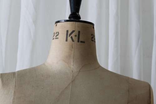 A FANTASTIC AND RARE VINTAGE ENGLISH MADE "KENNETT & LINDSELL" MODEL D7S, SIZE 22 TAILORS MANNEQUIN