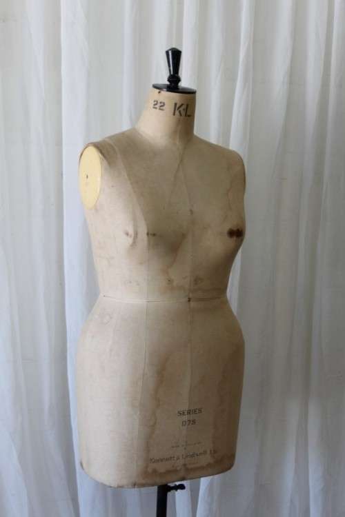A FANTASTIC AND RARE VINTAGE ENGLISH MADE "KENNETT & LINDSELL" MODEL D7S, SIZE 22 TAILORS MANNEQUIN