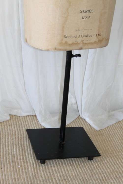 A FANTASTIC AND RARE VINTAGE ENGLISH MADE "KENNETT & LINDSELL" MODEL D7S, SIZE 22 TAILORS MANNEQUIN