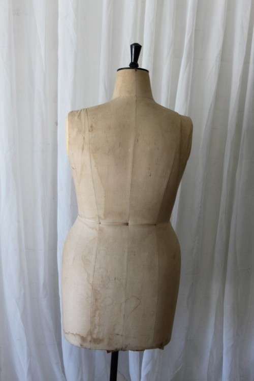 A FANTASTIC AND RARE VINTAGE ENGLISH MADE "KENNETT & LINDSELL" MODEL D7S, SIZE 22 TAILORS MANNEQUIN