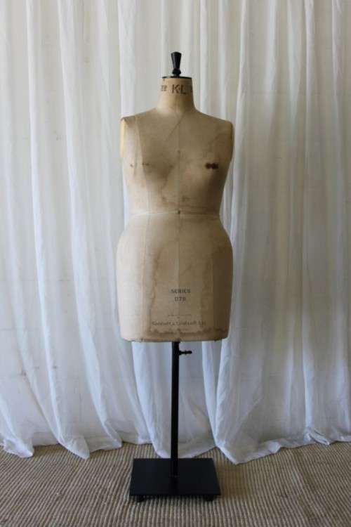 A FANTASTIC AND RARE VINTAGE ENGLISH MADE "KENNETT & LINDSELL" MODEL D7S, SIZE 22 TAILORS MANNEQUIN