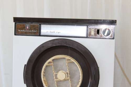 A WONDERFUL "KELVINATOR" 320 TUMBLE DRYER IN WORKING CONDITION = GREAT FOR A HOLIDAY APARTMENT