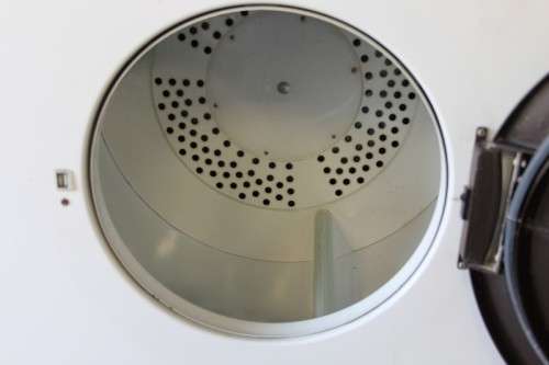 A WONDERFUL "KELVINATOR" 320 TUMBLE DRYER IN WORKING CONDITION = GREAT FOR A HOLIDAY APARTMENT