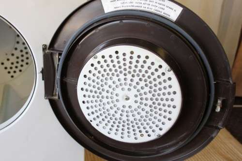A WONDERFUL "KELVINATOR" 320 TUMBLE DRYER IN WORKING CONDITION = GREAT FOR A HOLIDAY APARTMENT