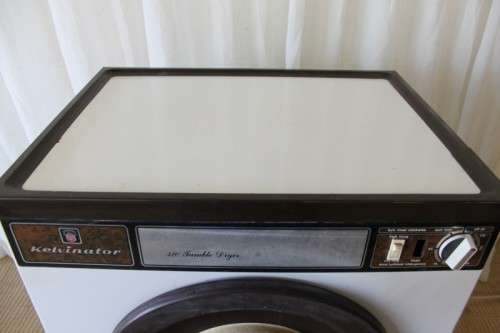A WONDERFUL "KELVINATOR" 320 TUMBLE DRYER IN WORKING CONDITION = GREAT FOR A HOLIDAY APARTMENT