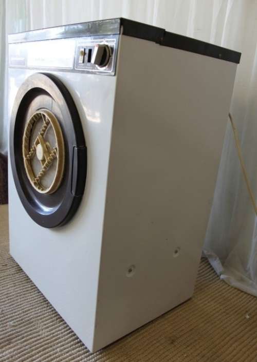 A WONDERFUL "KELVINATOR" 320 TUMBLE DRYER IN WORKING CONDITION = GREAT FOR A HOLIDAY APARTMENT