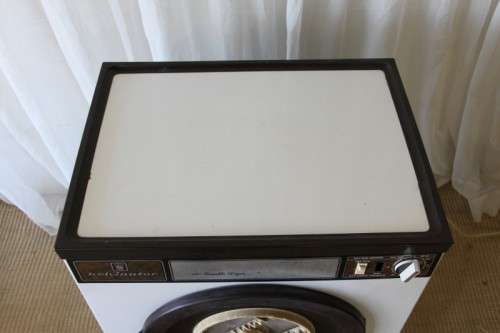 A WONDERFUL "KELVINATOR" 320 TUMBLE DRYER IN WORKING CONDITION = GREAT FOR A HOLIDAY APARTMENT
