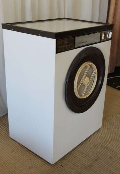 A WONDERFUL "KELVINATOR" 320 TUMBLE DRYER IN WORKING CONDITION = GREAT FOR A HOLIDAY APARTMENT