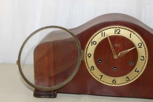 AN EXQUISITE ANTIQUE (c1930 TO 1940) "UNCO" ART DECO MANTLE CLOCK IN WORKING CONDITION