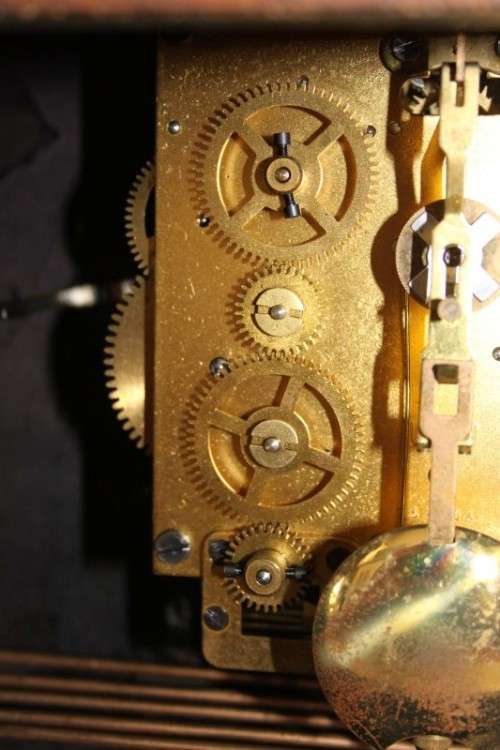 AN EXQUISITE ANTIQUE (c1930 TO 1940) "UNCO" ART DECO MANTLE CLOCK IN WORKING CONDITION