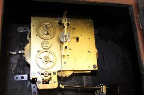 AN EXQUISITE ANTIQUE (c1930 TO 1940) "UNCO" ART DECO MANTLE CLOCK IN WORKING CONDITION