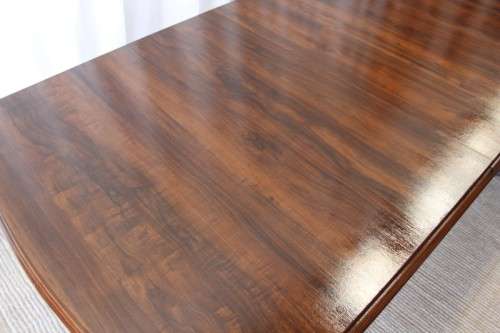 A STUNNING VINTAGE 6 TO 8 SEATER EXTENDABLE DINING TABLE WITH A "HIDDEN" EXTENSION COMPARTMENT