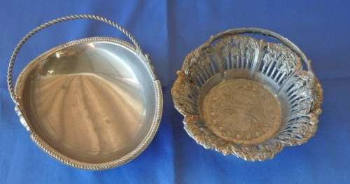 A FANTASTIC JOB LOT OF ASSORTED SILVER PLATED METAL WARE INCLUDING BOWLS, A GRAVY BOAT AND MORE