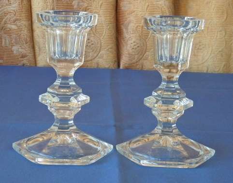 A PAIR OF BEAUTIFUL AND ELEGANT LEAD CRYSTAL CANDLESTICK HOLDERS IN PRISTINE CONDITION