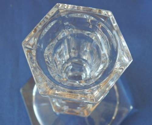 A PAIR OF BEAUTIFUL AND ELEGANT LEAD CRYSTAL CANDLESTICK HOLDERS IN PRISTINE CONDITION