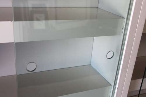 AN AWESOME 1.6m TALL WHITE DOUBLE DIVISION BOOK CASE WITH GLASS SLIDING DOORS & AMPLE PACKING SPACE