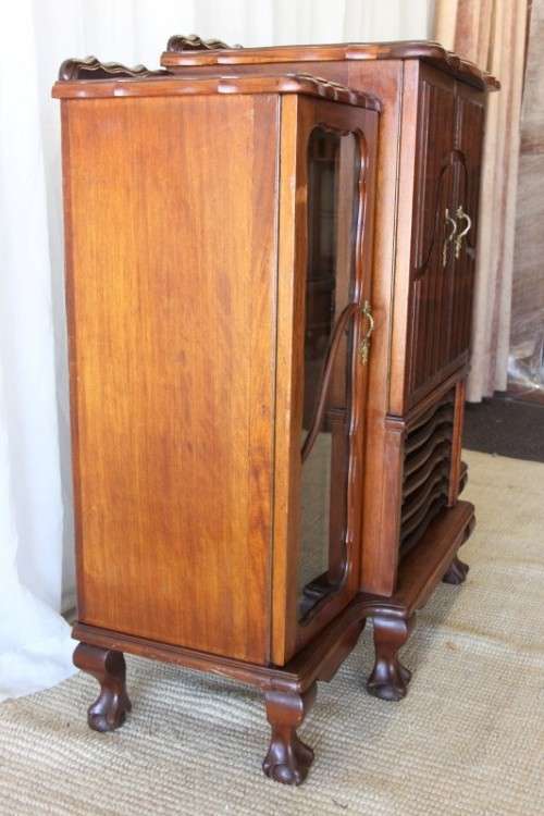 AN EXQUISITE VINTAGE SOLID IMBUIA BALL & CLAW RADIOGRAM CABINET - IDEAL COMPACT BAR CABINET